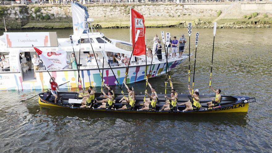Orio celebrando una de las banderas. NOTICIAS DE GIPUZKOA