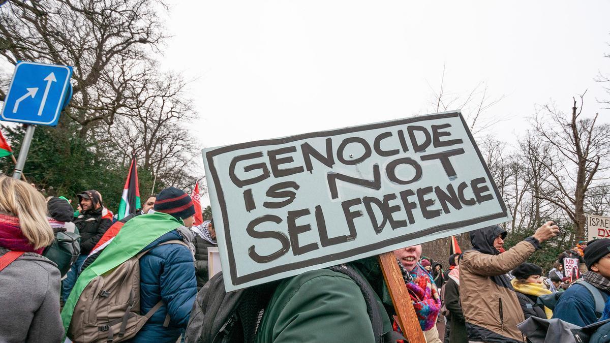 Protestas contra la ofensiva de Israel en la Franja de Gaza ante la sede de la Corte Penal Internacional en La Haya.