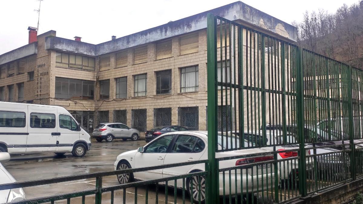 El inmueble que albergó a las escuelas se va a demoler para generar una gran plaza.