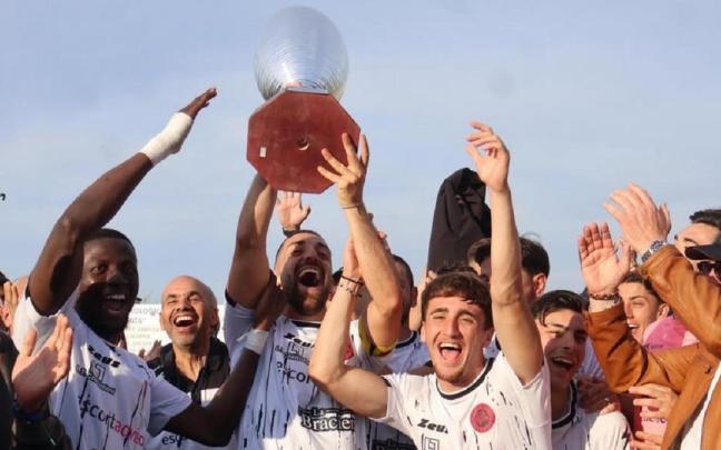 Los jugadores, celebrando el ascenso. / Instagram (@athleticclubpalermo) Los jugadores, celebrando el ascenso.