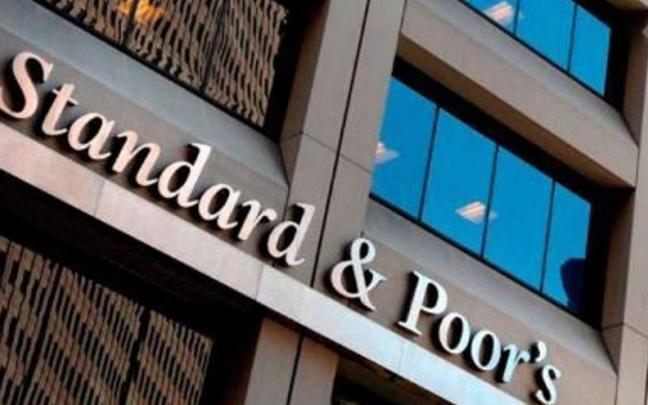 Imagen de archivo de la fachada de S&P. Imagen de archivo de la fachada de S&P.