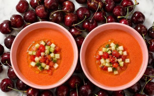 Gazpacho de tomate y cerezas.