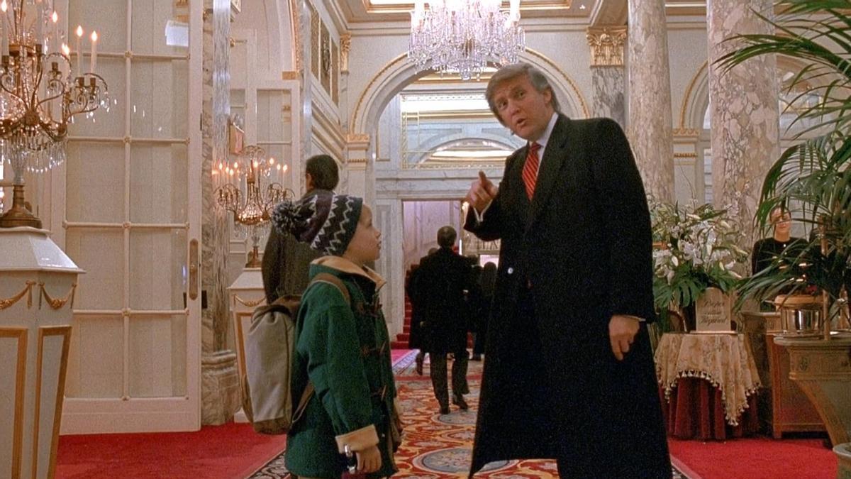 Macaulay Culkin junto a Donald Trump en 'Solo en casa 2'.