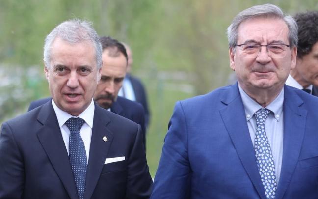 El lehendakari con el número dos de Bolaños, Fernando Martínez López, en 2022 en Gernika. El lehendakari con el número dos de Bolaños, Fernando Martínez López, en 2022 en Gernika.