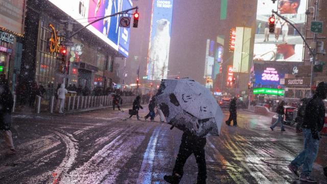 En imágenes: Nueva York declara el estado de emergencia ante una nevada de "gran magnitud"