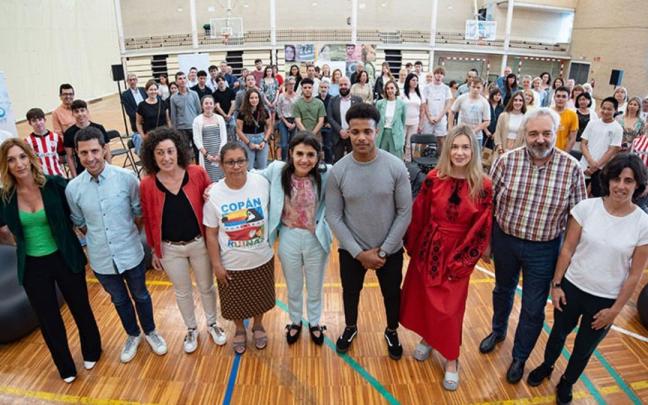 La consejera Melgosa en un encuentro sobre acogida a personas refugiadas. Loturak