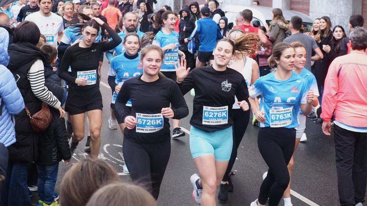 El buen ambiente entre los corredores es una de las notas más destacadas de la carrera con la que se inicia la despedida al año.