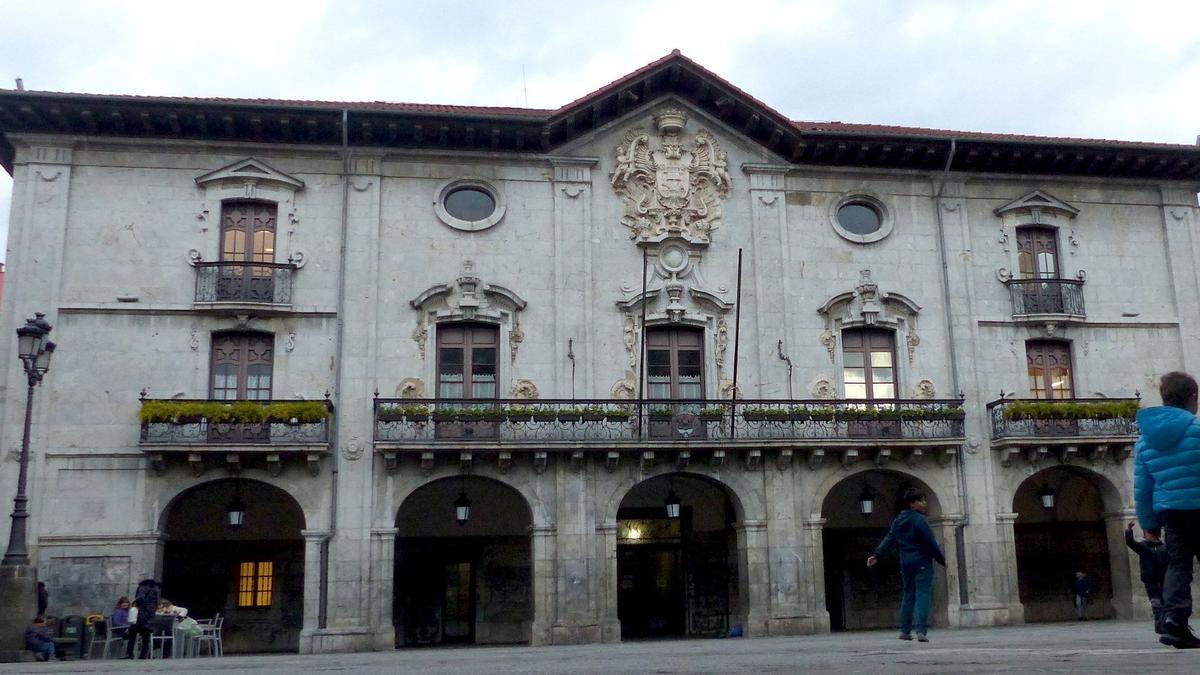 Fachada del edificio consistorial de Arrasate.
