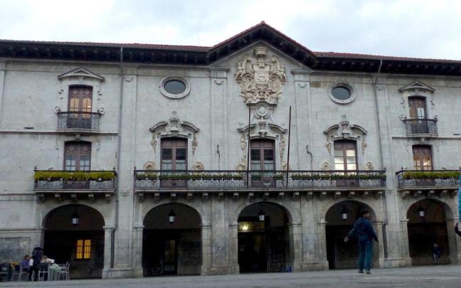 Fachada del edificio consistorial de Arrasate.