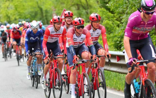 El pelotón en la etapa de este miércoles del Giro de Italia. El pelotón en la etapa de este miércoles del Giro de Italia.