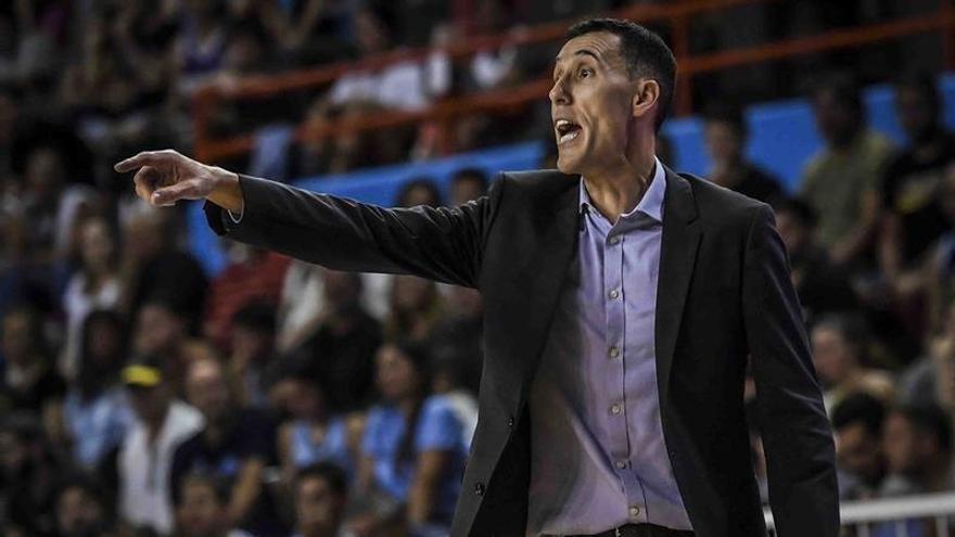 Prigioni, en el banquillo argentino durante los clasificatorios para el Mundial