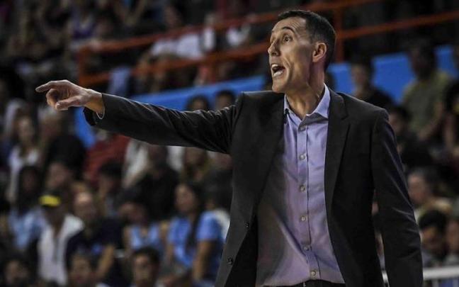 Prigioni, en el banquillo argentino durante los clasificatorios para el Mundial