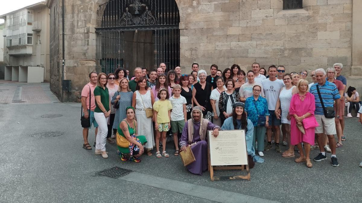 Grupo participante en un anterior paseo por la Miranda antigua