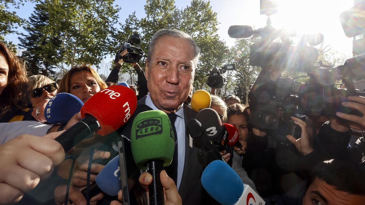 Zaplana, al llegar a declarar.