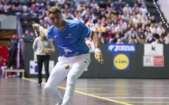 Peio Etxeberria ofreció un recital en el Adarraga.