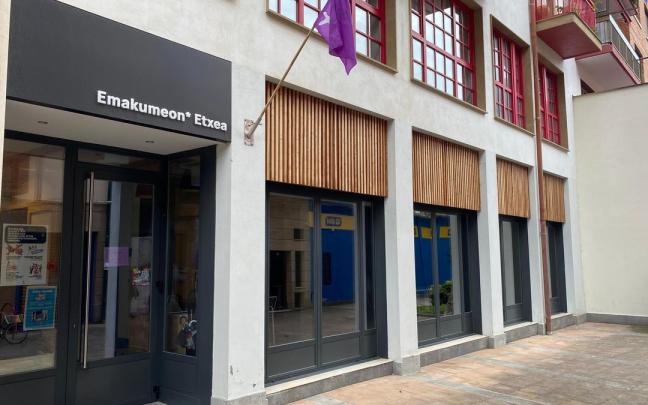 Exterior de la Emakumeon Etxea de Zumaia.