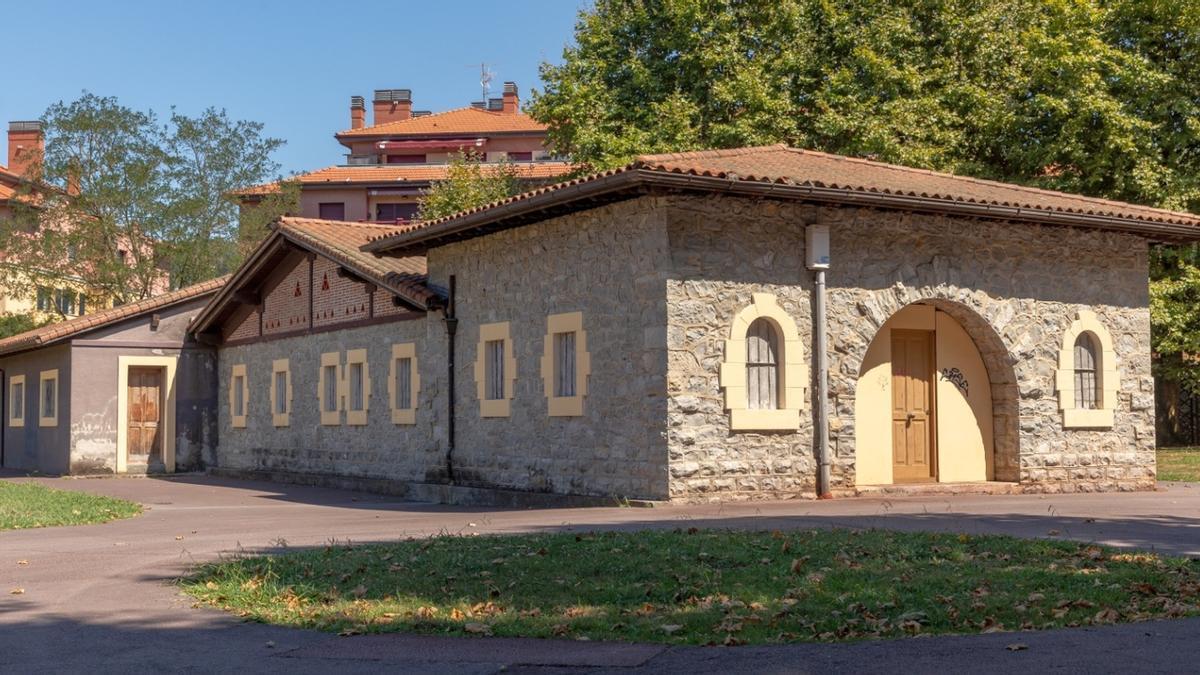 El edificio de las cocheras del Palacio Icaza albergará una cafetería y la ludoteca.