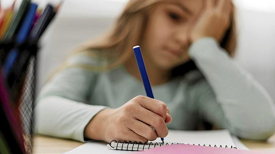 Más de la mitad de los estudiantes vascos confiesan que sienten ansiedad y estrés por los deberes escolares. | FOTO: FREEPIK