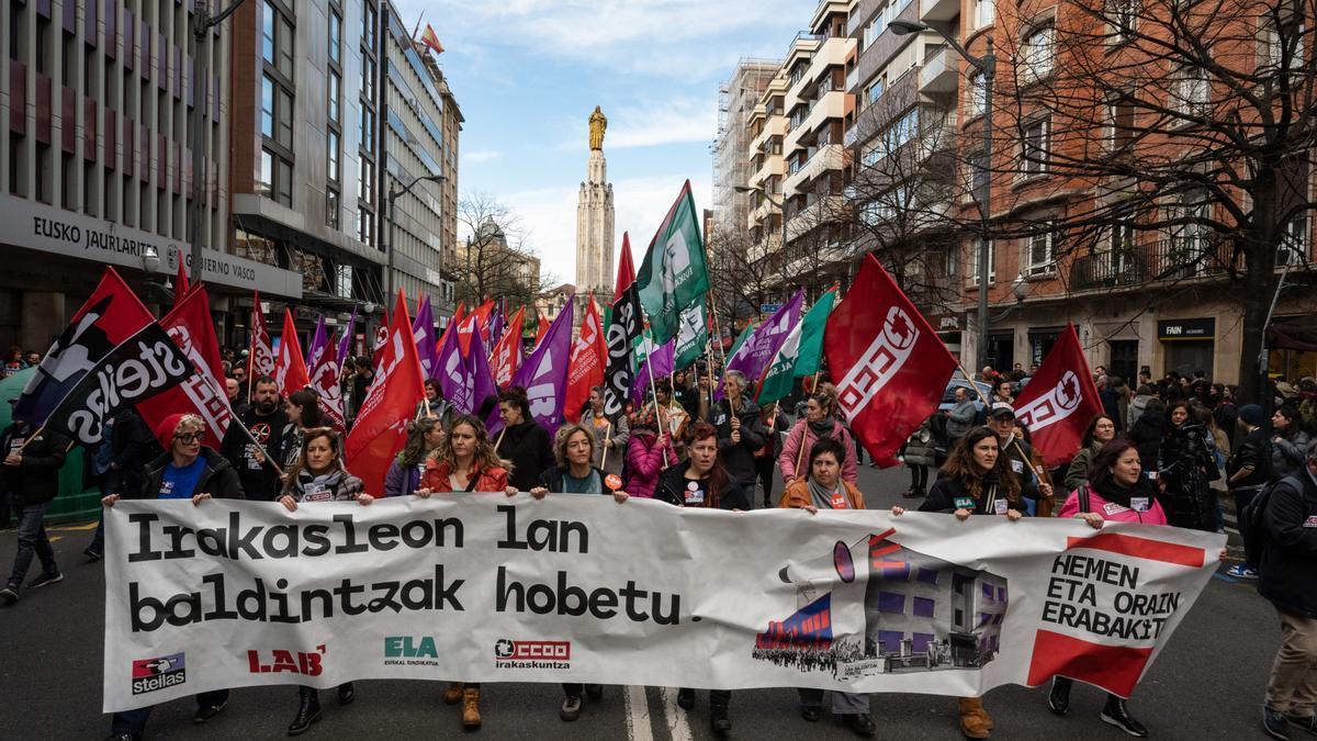 Manifestación convocada por los sindicatos LAB, Steilas, ELA y CCOO