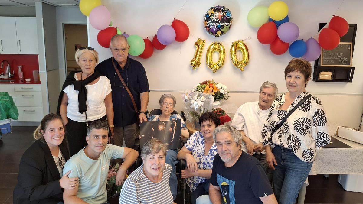 Mertxe Aristegi, con algunos de sus sobrinos.