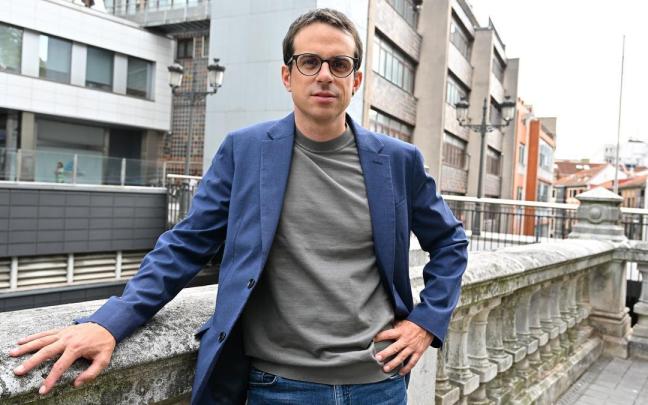 Pello Otxandiano posa en Bilbao durante la entrevista.