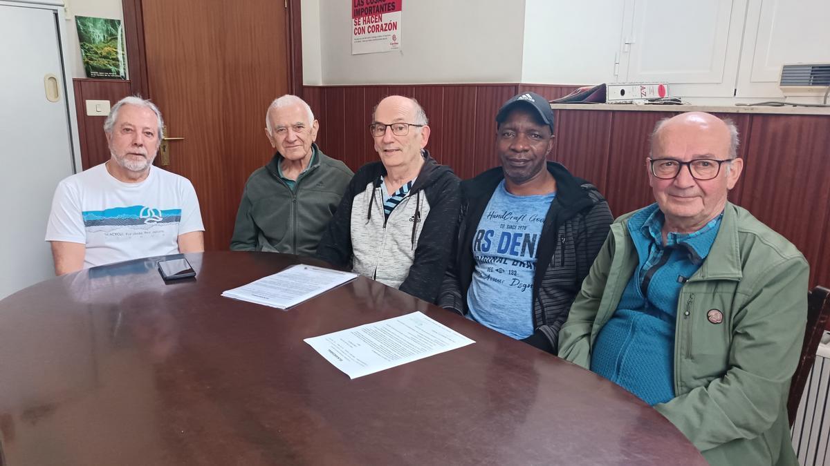 Markuleta, Aranburu, Urteaga, Adama Bah y Madinabeitia, voluntarios que forman el equipo gestor.