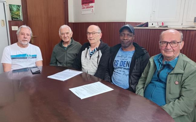 Markuleta, Aranburu, Urteaga, Adama Bah y Madinabeitia, voluntarios que forman el equipo gestor.