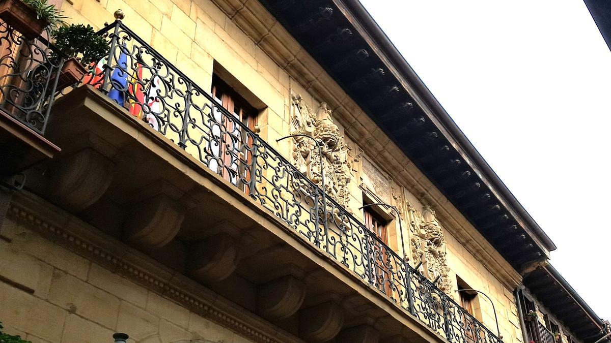Balconada del Ayuntamiento.