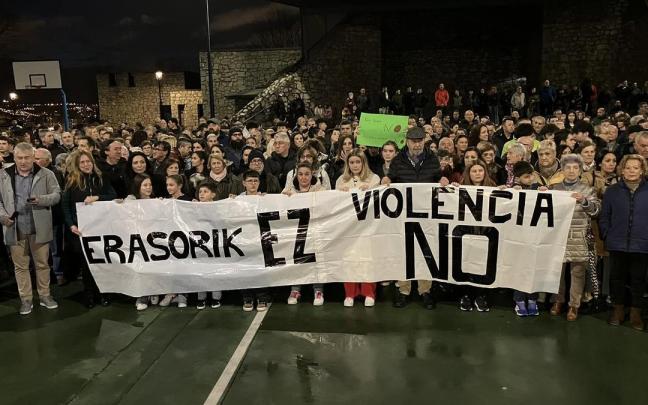 Imagen de archivo de una concentración en diciembre de 2025 en la plaza de Zintururi de Etxebarri