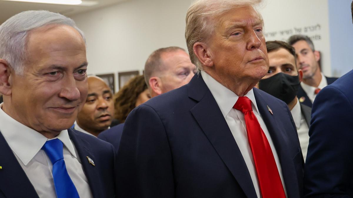 Donald Trump es recibido por el presidente israelí, Benjamín Netanyahu a su llegada a Jerusalén.