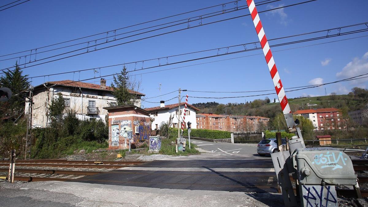 Paso nivel anulado desde 2021 en Barkaiztegi / Iker Azurmendi