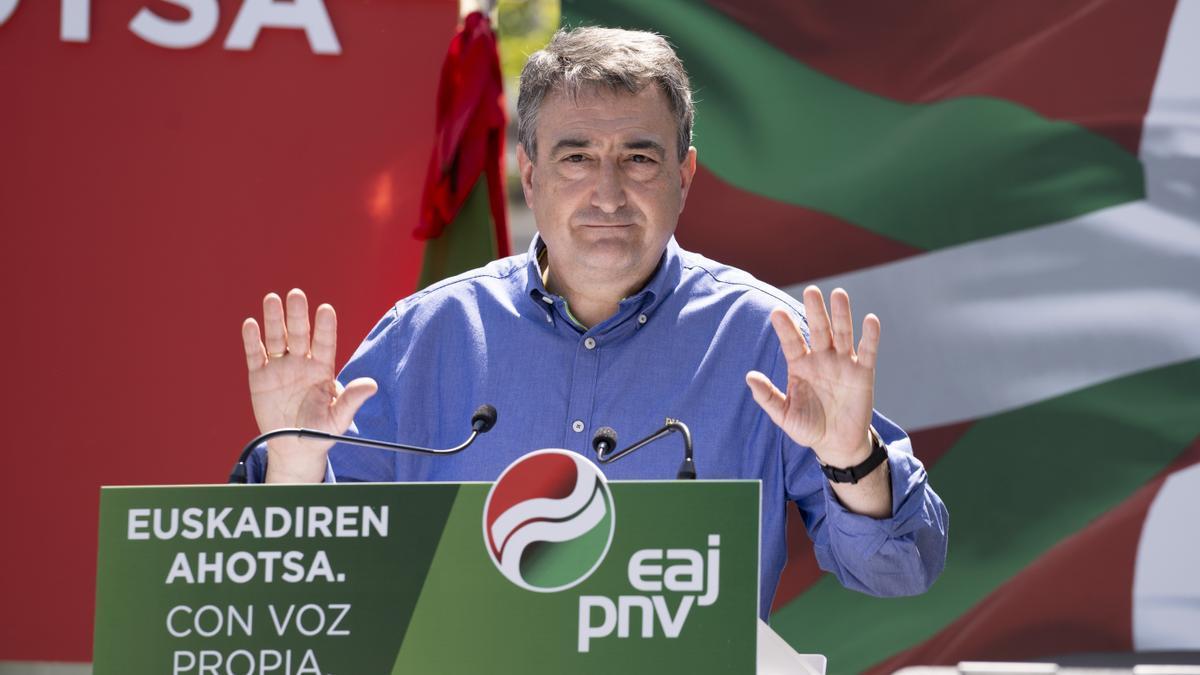 Esteban ha defendido que "lo más útil" es votar un partido que defiende Euskadi "con equilibrio, sin estridencias, sabiendo hacer acuerdos, como el PNV".