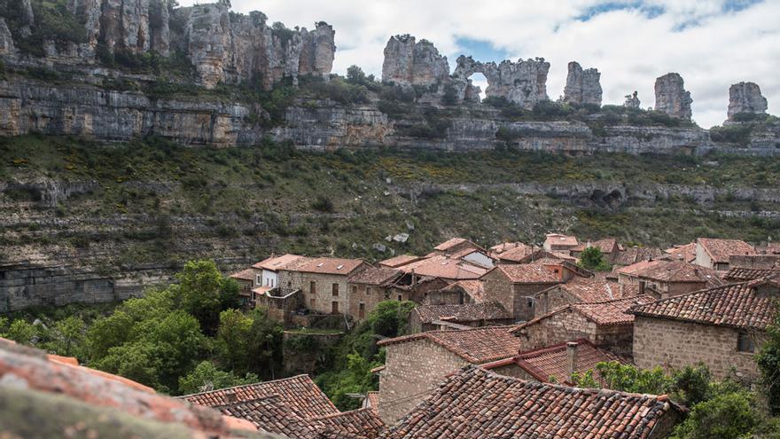 Vista de las formaciones kársticas que dan nombre al pueblo.