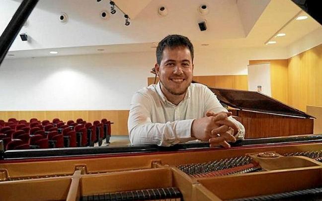 El pianista Iñaki Guezala actuará mañana en el Amaia. | FOTO: N.G.