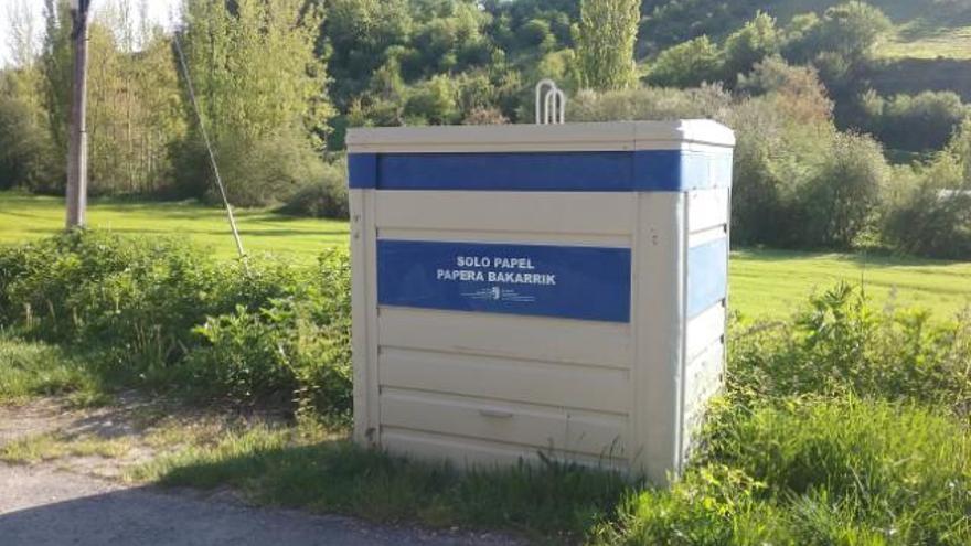 Foru Aldundiak papera eta kartoia biltzeko kontratua beste enpresa bati lagatzea onartu du.