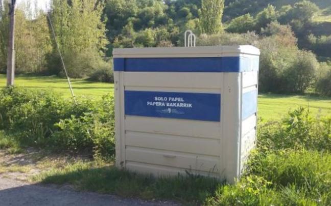 Foru Aldundiak papera eta kartoia biltzeko kontratua beste enpresa bati lagatzea onartu du.