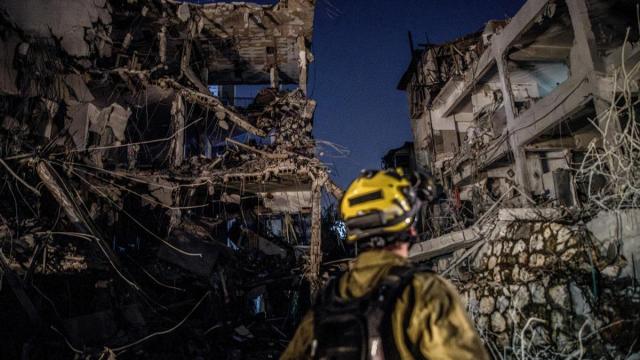 Un edificio alcanzado directamente por un misil balístico iraní en Tel Aviv. / EP Un edificio alcanzado directamente por un misil balístico iraní en Tel Aviv.