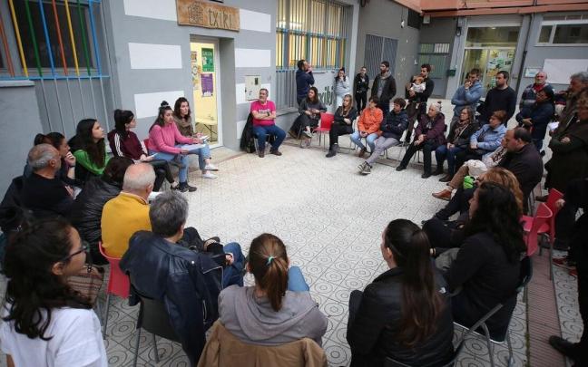 Asamblea vecinal la semana pasada en los locales de los equipos comunitarios de San Juan. Asamblea vecinal la semana pasada en los locales de los equipos comunitarios de San Juan.