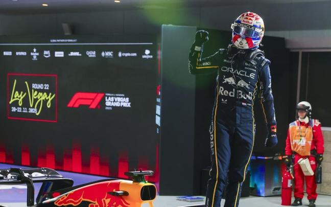 Max Verstappen celebra su victoria en el Gran Premio de Las Vegas.