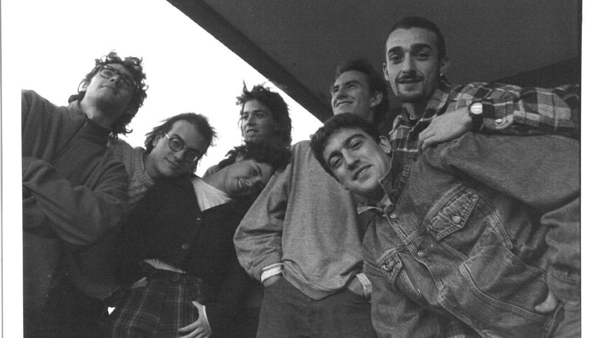 Foto del grupo hondarribiarra Sorotan Bele, que actuará el viernes en Irun junto a la Banda de Música Ciudad de Irun.