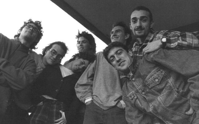 Foto del grupo hondarribiarra Sorotan Bele, que actuará el viernes en Irun junto a la Banda de Música Ciudad de Irun.