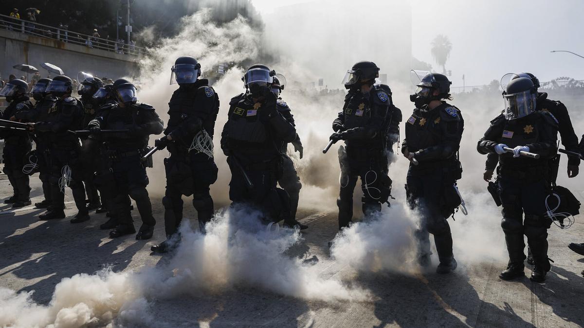 Las redadas contra migrantes desatan una ola de protestas en Los Ángeles