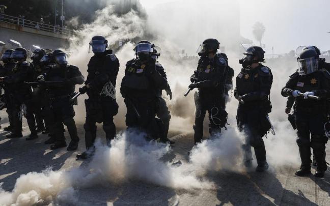 Las redadas contra migrantes desatan una ola de protestas en Los Ángeles / NTM Las redadas contra migrantes desatan una ola de protestas en Los Ángeles