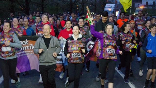 Urretxuko txistulariak, lekukoa eramaten, duela bi urteko Korrikan.