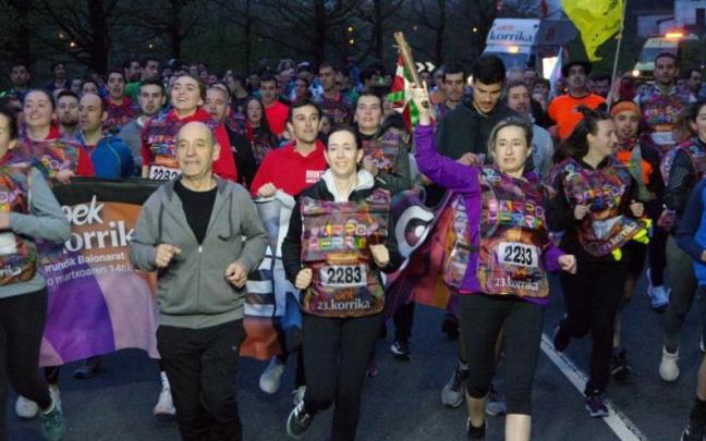 Urretxuko txistulariak, lekukoa eramaten, duela bi urteko Korrikan.