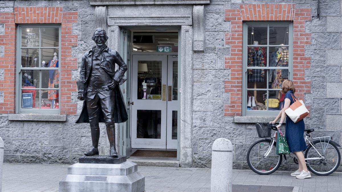 Escultura de Arthur Guinness en Celbridge.