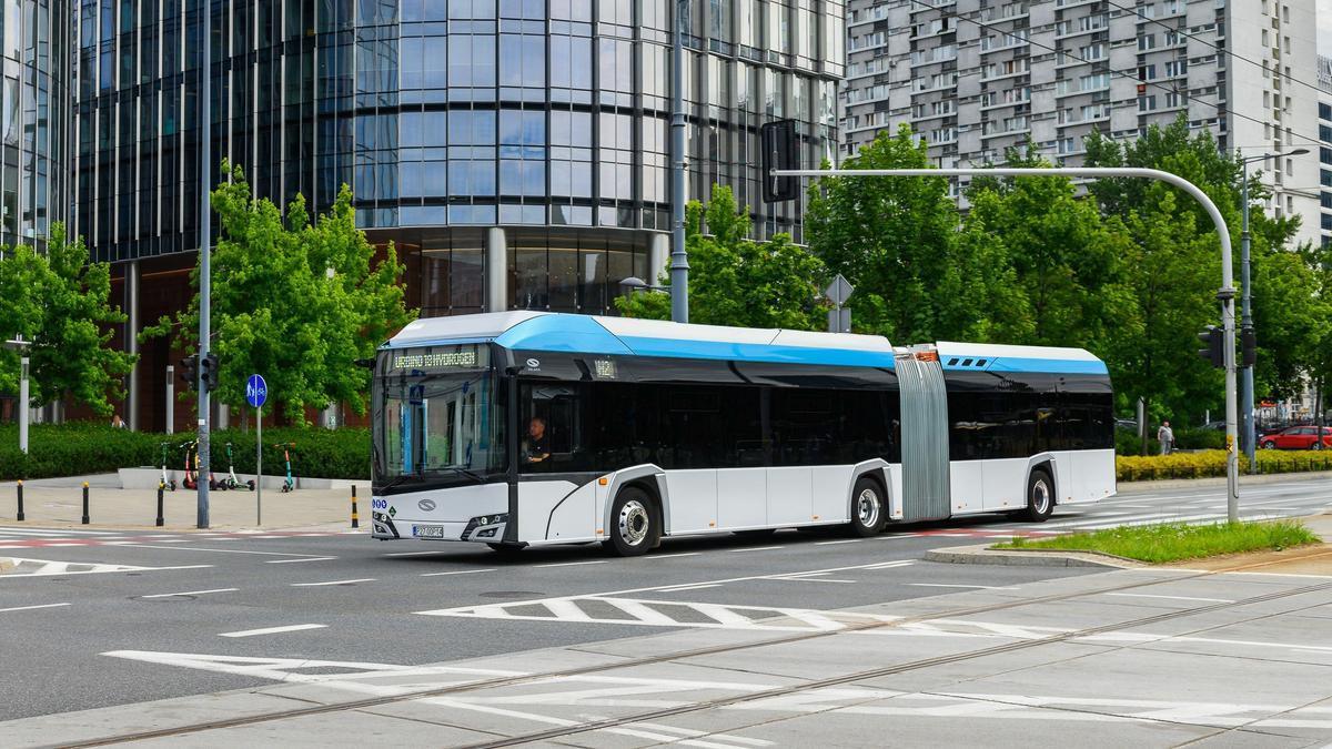 Modelo de autobús articulado de hidrógeno que Solaris suministrará a Alemania.