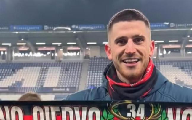 Oihan Sancet con la bufanda