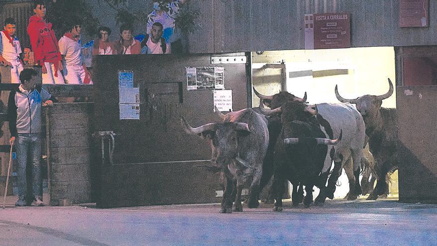 Imagen del año pasado de los toros saliendo de los Corrales del Gas en el popular encierrillo.