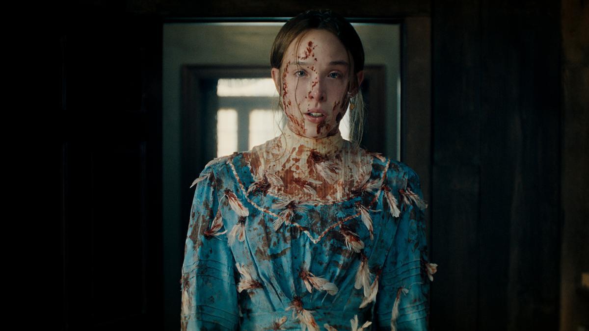 Ella Beatty es Lizzie Borden, una joven de familia adinerada atrapada en una situación de extrema crueldad y humillación.